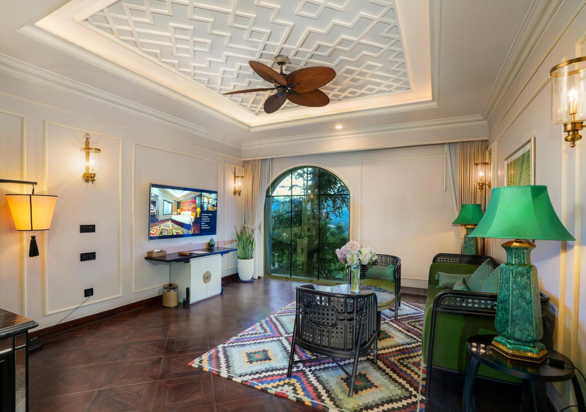 Silk Path Grand Sapa Resort & Spa Dış mekan fotoğraf A living room at the hotel