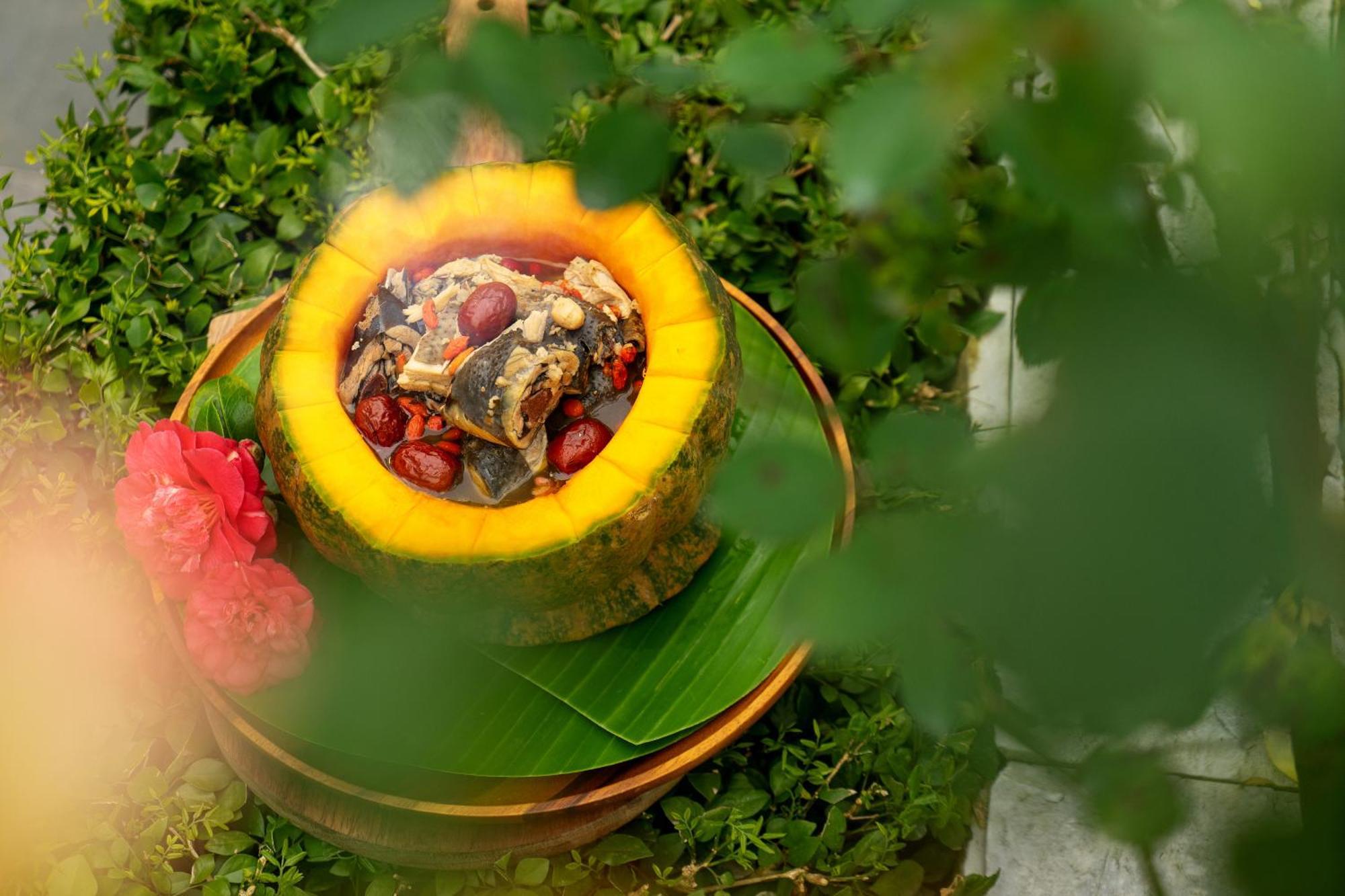 Silk Path Grand Sapa Resort & Spa Dış mekan fotoğraf A pineapple salad