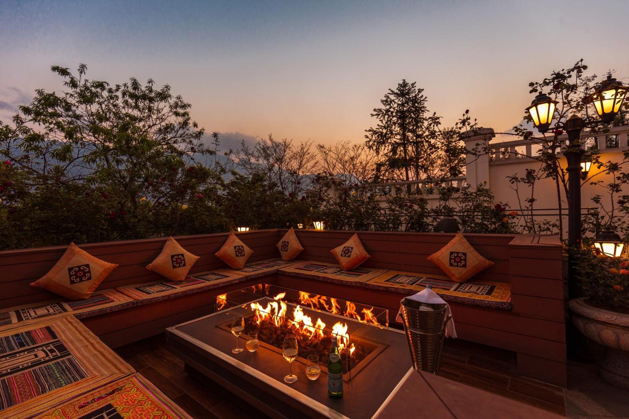Silk Path Grand Sapa Resort & Spa Dış mekan fotoğraf The Terrace at The Oberoi, Mumbai