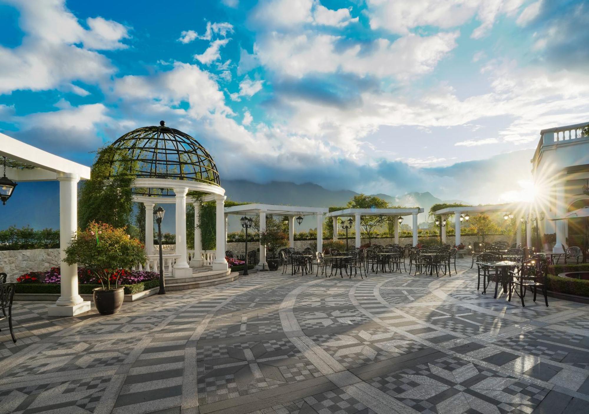 Silk Path Grand Sapa Resort & Spa Dış mekan fotoğraf The Sky Garden