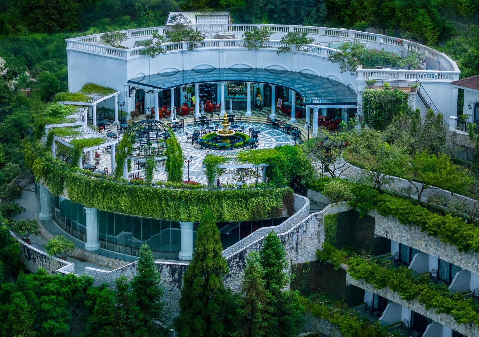Silk Path Grand Sapa Resort & Spa Dış mekan fotoğraf The InterContinental Danang Sun Peninsula Resort