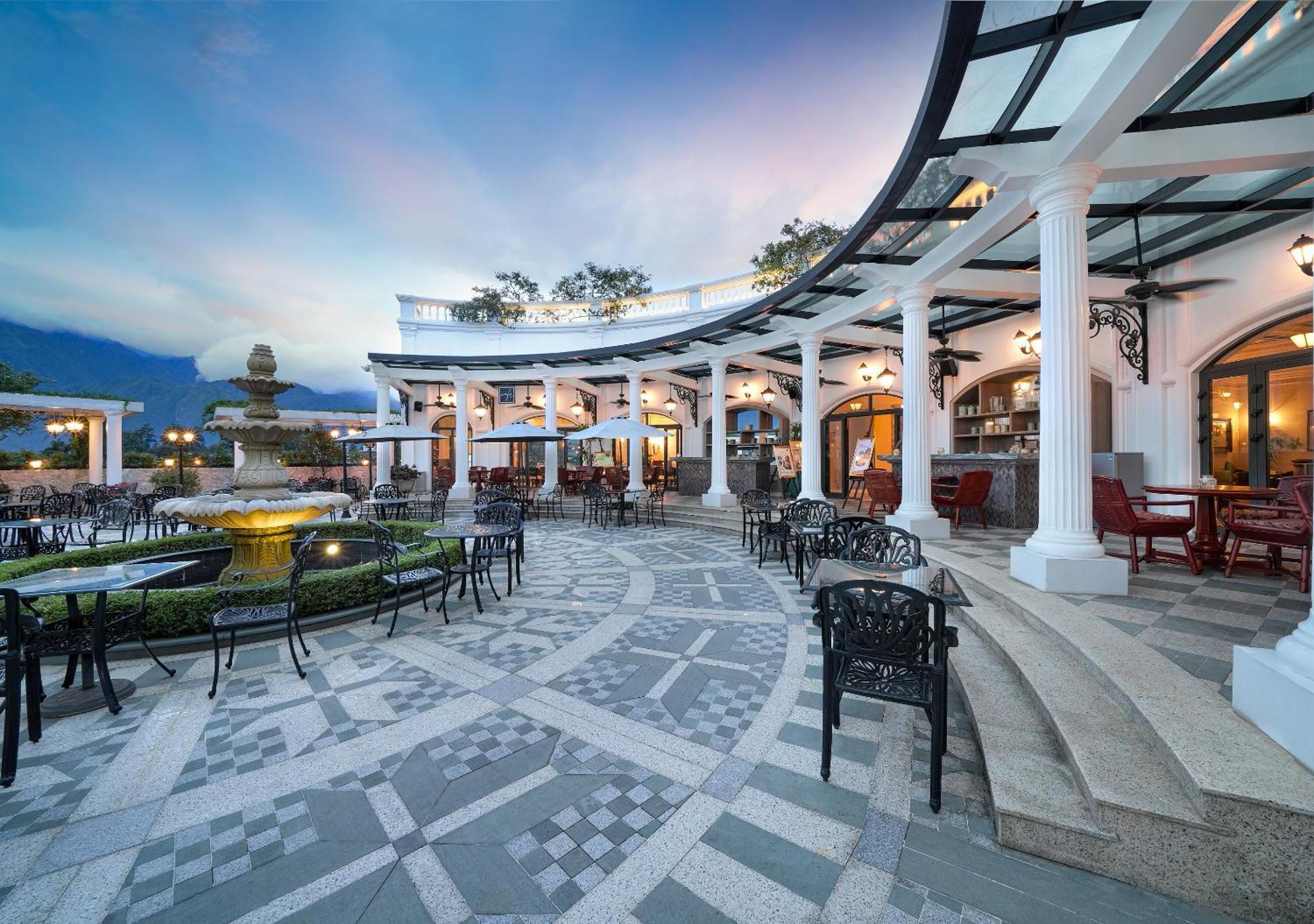 Silk Path Grand Sapa Resort & Spa Dış mekan fotoğraf The restaurant at the hotel